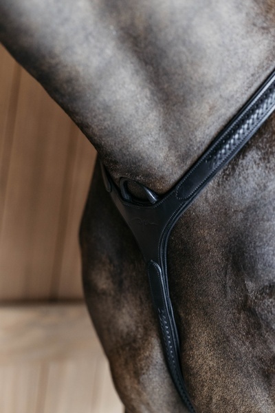 Skórzany,elastyczny napierśnik Dy'on Bridge Breastplate z plecionką New English