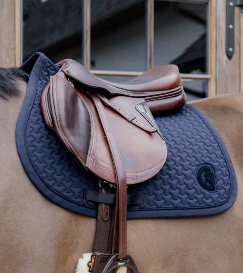 Czaprak skokowy Kentucky Plaited 3D