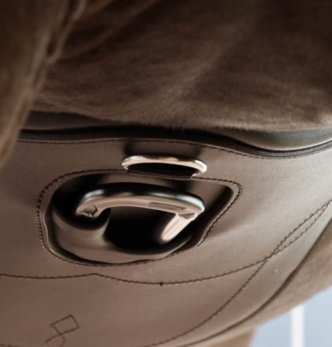 Anatomiczny popręg Kentucky Anatomic Stud Girth z fartuchem