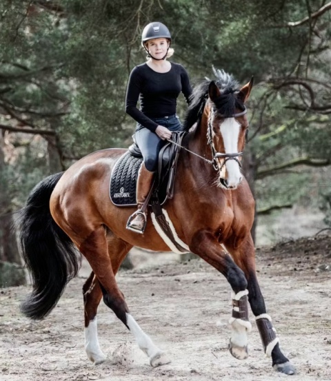 Anatomiczny popręg Kentucky z futrem