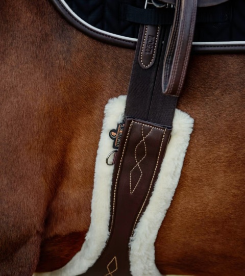 Anatomiczny popręg Kentucky z futrem