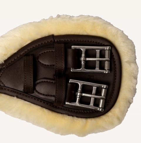 Popręg ujeżdżeniowy Kentucky anatomiczny z futrem