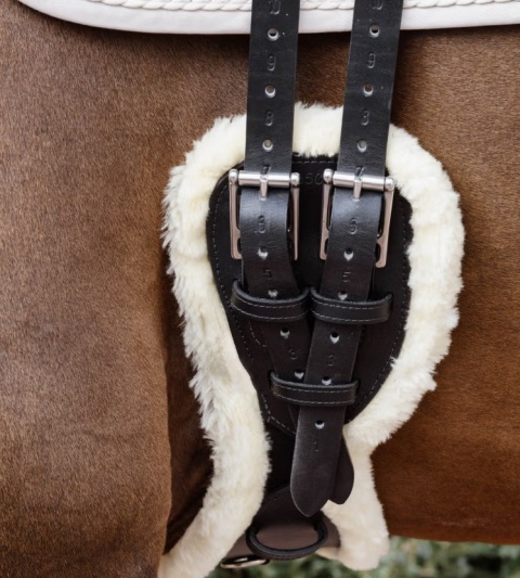 Popręg ujeżdżeniowy Kentucky anatomiczny z futrem