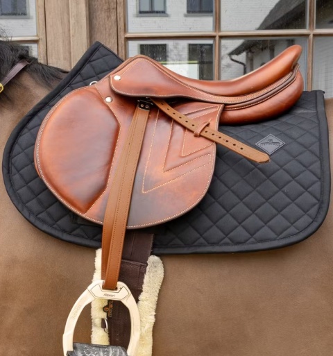 Czaprak skokowy Kentucky Diamond Sheepskin Skin Friendly