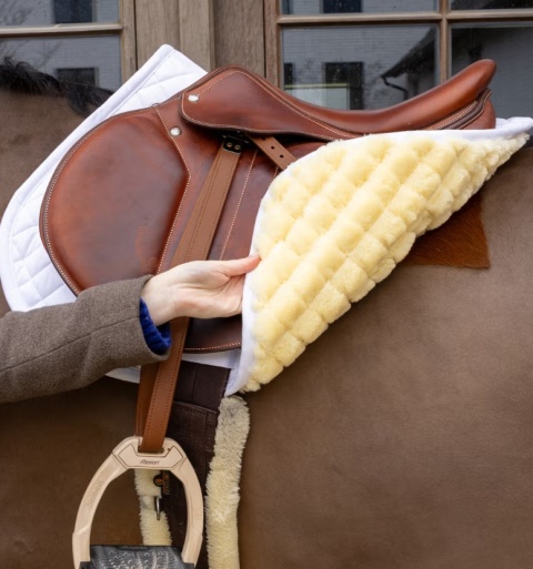 Czaprak skokowy Kentucky Diamond Sheepskin Skin Friendly