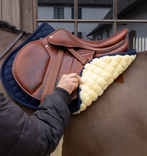 Czaprak skokowy Kentucky Diamond Sheepskin Skin Friendly