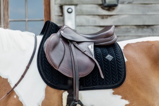 Czaprak skokowy Kentucky Saddle Pad Velvet Pearls Jumping